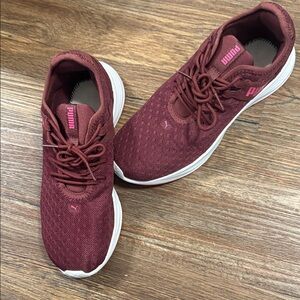 PUMA Women's Maroon and Pink Sneakers